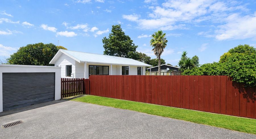  at 2/90 Shifnal Drive, Randwick Park, Manukau City, Auckland