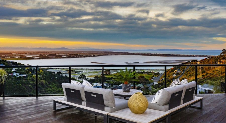  at 15 Omeo Crescent, Redcliffs, Christchurch City, Canterbury