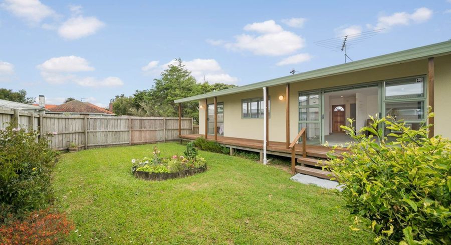  at 2/17 Springs Road, Parakai, Helensville