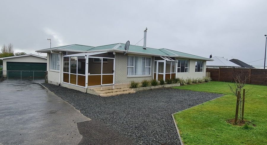  at 90 Pembroke Road West, Pembroke, Stratford