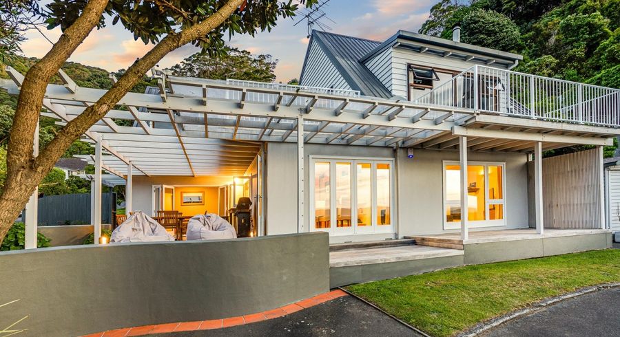  at 1/2 Gill Road, Lowry Bay, Lower Hutt