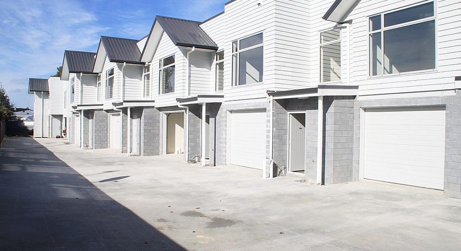  at 2/215 Massey Street, Frankton, Hamilton