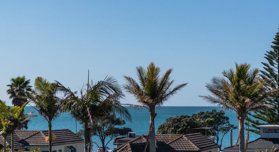  at 13/423-427 Beach Road, Mairangi Bay, North Shore City, Auckland