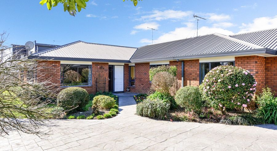  at 2 Farnah Green, Flagstaff, Hamilton