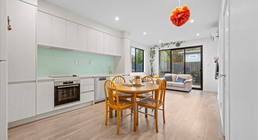  at 5E Beach Road, Te Atatu Peninsula, Waitakere City, Auckland