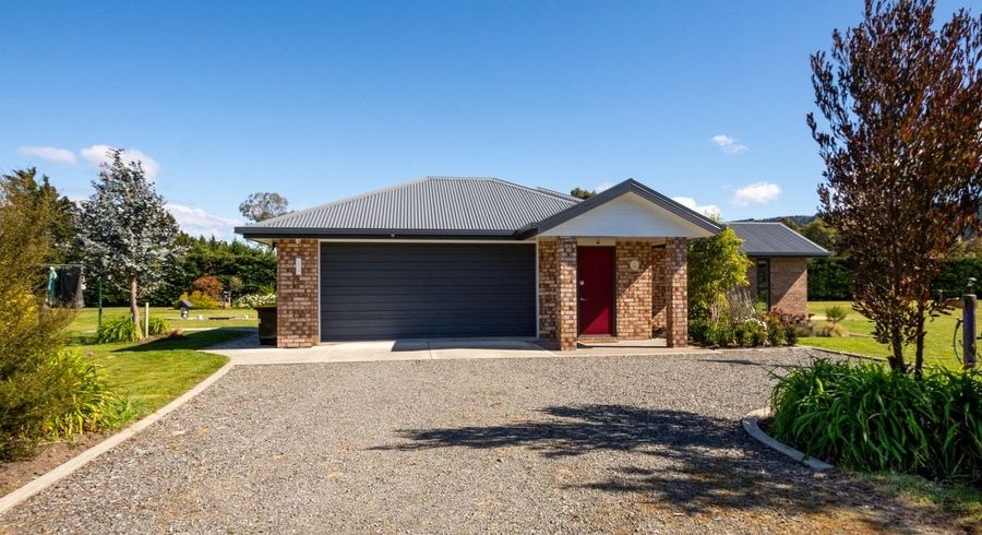  at 8 Isobel Place, Rarangi