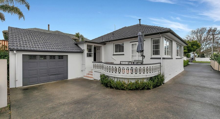  at 4 Birkley Road, Bayswater, North Shore City, Auckland
