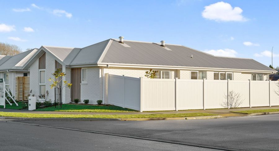  at 7 Eminence Drive, Northwood, Christchurch