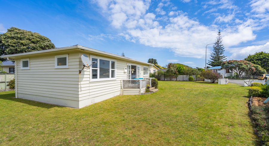  at 11 Adrian Grove, Waikanae Beach, Waikanae
