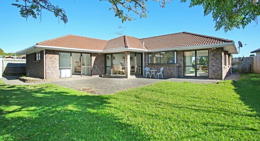  at 52 Bob Charles Drive, Golflands, Auckland