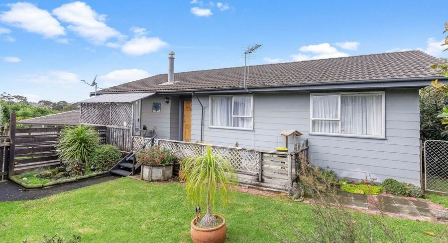  at 6 Chislehurst Street, Henderson, Waitakere City, Auckland