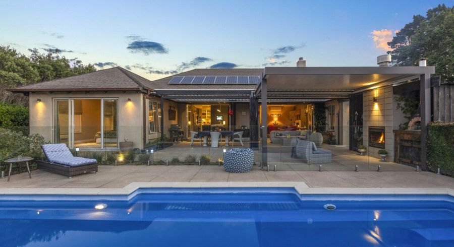  at 572 Ormiston Road, Manurewa