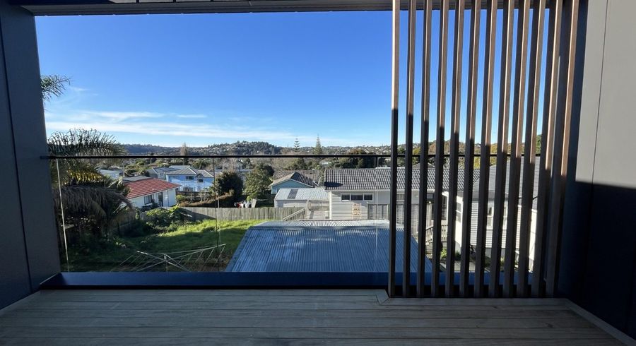  at 6/10 Fairclough Road, Beach Haven, North Shore City, Auckland