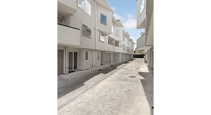  at 4/6 Islington Aven, New Lynn, Waitakere City, Auckland