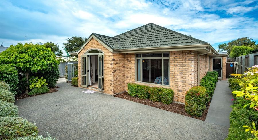  at 2/252 Mairehau Road, Burwood, Christchurch