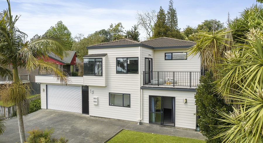  at 15 Taupiko Place, Green Bay, Auckland