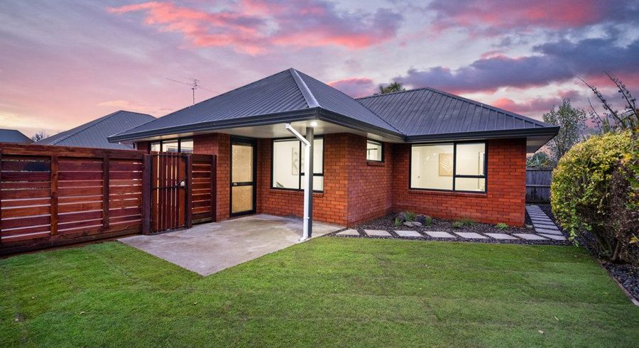  at 2/74 Lowry Avenue, Redwood, Christchurch City, Canterbury