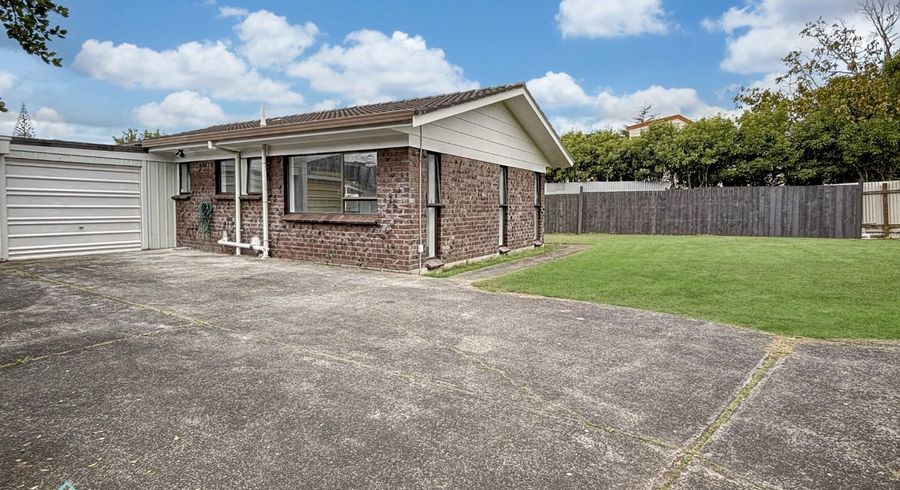  at 2/21 Booker Place, Weymouth, Auckland