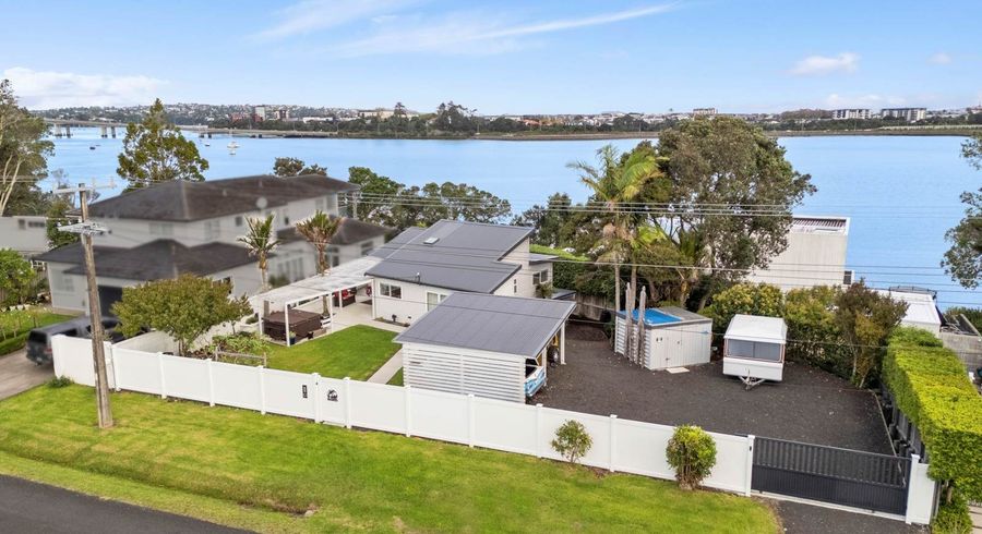  at 67 Ferry Parade, Herald Island, Waitakere City, Auckland