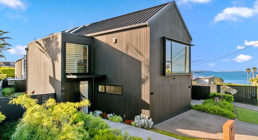  at 10 Vaughan Crescent, Murrays Bay, North Shore City, Auckland