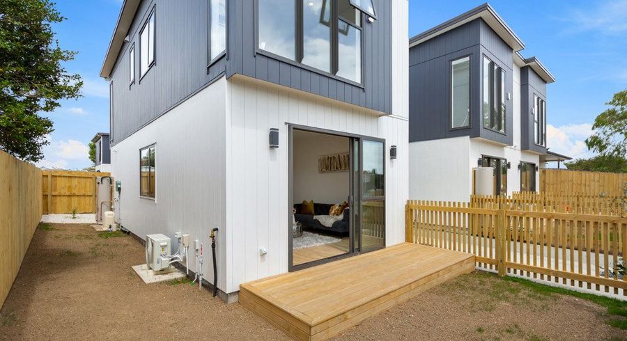  at 20A Fairdene Avenue, Henderson, Waitakere City, Auckland