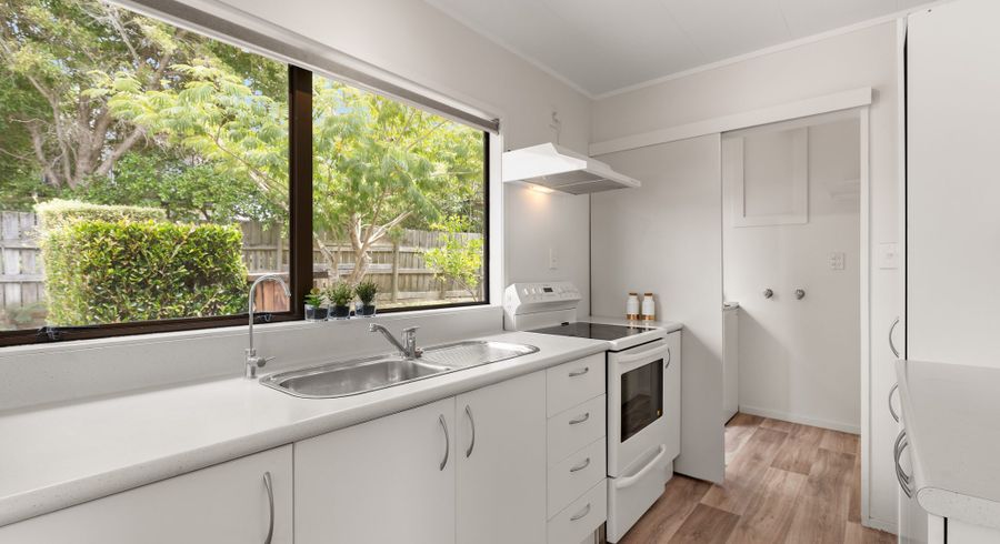  at 8 Waiora Road, Stanmore Bay, Whangaparaoa
