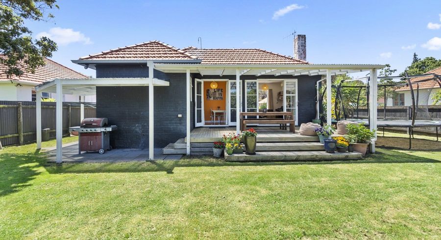  at 15 Galway Avenue, Hamilton East, Hamilton