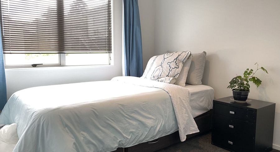  at 8 Phillips Avenue, Glen Eden, Waitakere City, Auckland