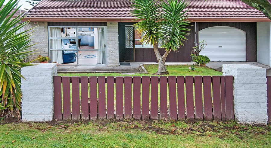  at 2 Faith Bullock Place, New Lynn, Waitakere City, Auckland