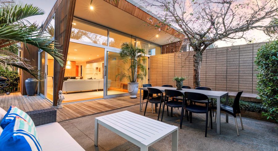  at 32 Larchwood Avenue, Westmere, Auckland