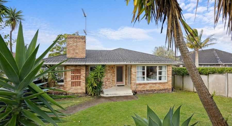  at 1/70 Bradbury Road, Botany Downs, Manukau City, Auckland