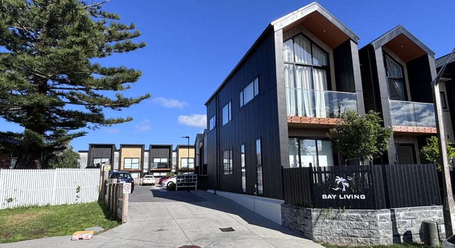  at 27F Dawnhaven Drive, Te Atatu Peninsula, Waitakere City, Auckland