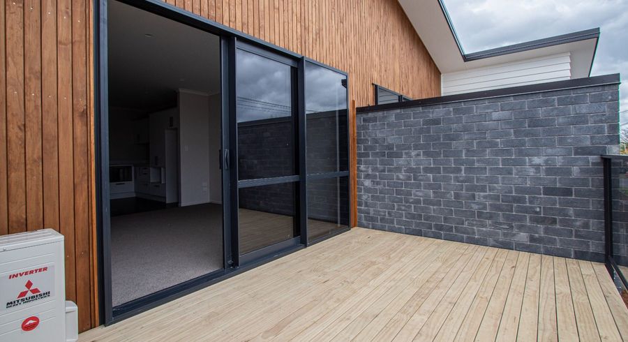  at 2/10 Charlemont Street, Whitiora, Hamilton