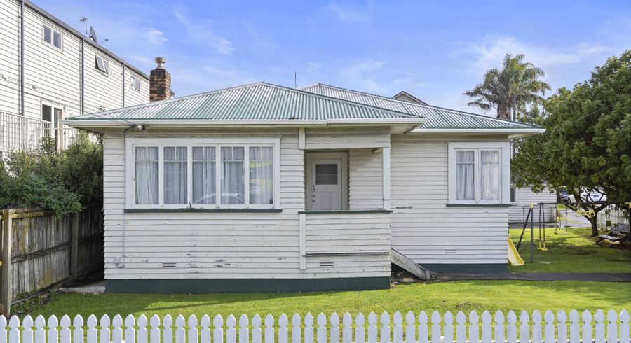  at 2 Keeling Road, Henderson, Auckland