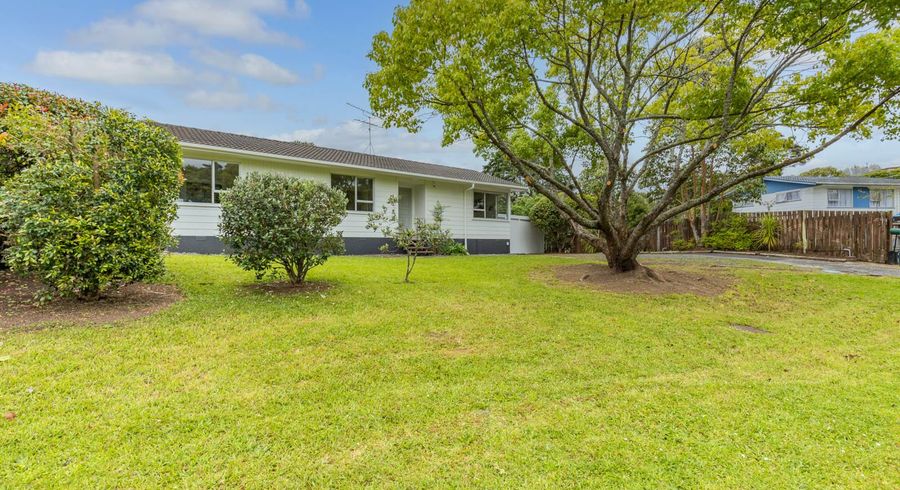  at 27 Contessa Drive, Glenfield, Auckland