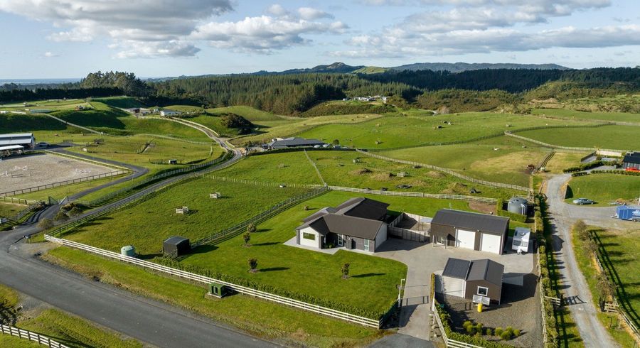  at 10 Betty May Drive, Pyes Pa, Tauranga