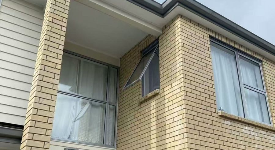  at 35 South Kensington Way, Henderson, Waitakere City, Auckland