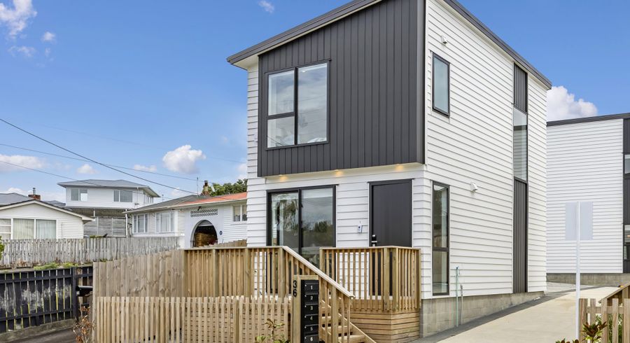  at 1 / 36 Tiroroa Avenue, Te Atatu South, Waitakere City, Auckland