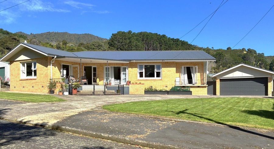  at 4 Lockhart Place, Thornton Bay, Thames