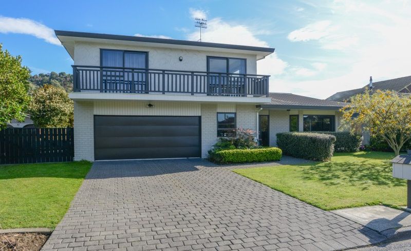 at 6 Churchill Drive, Taradale, Napier