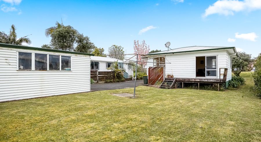  at 99 Riverpark Crescent, Henderson, Waitakere City, Auckland