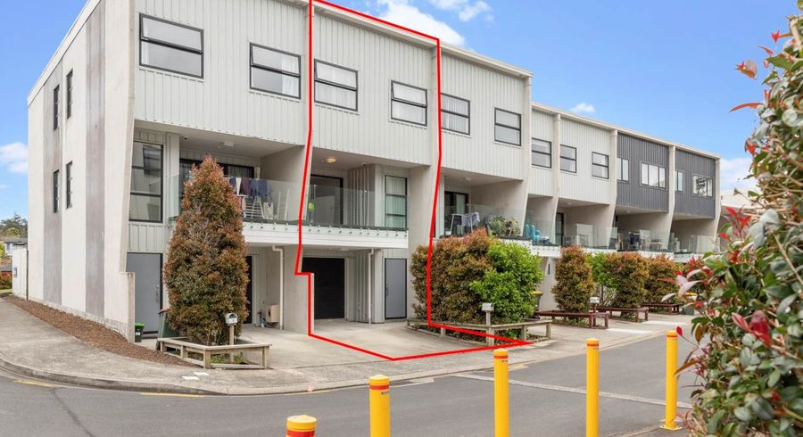  at 3/5 Perekia Street, Albany, Auckland