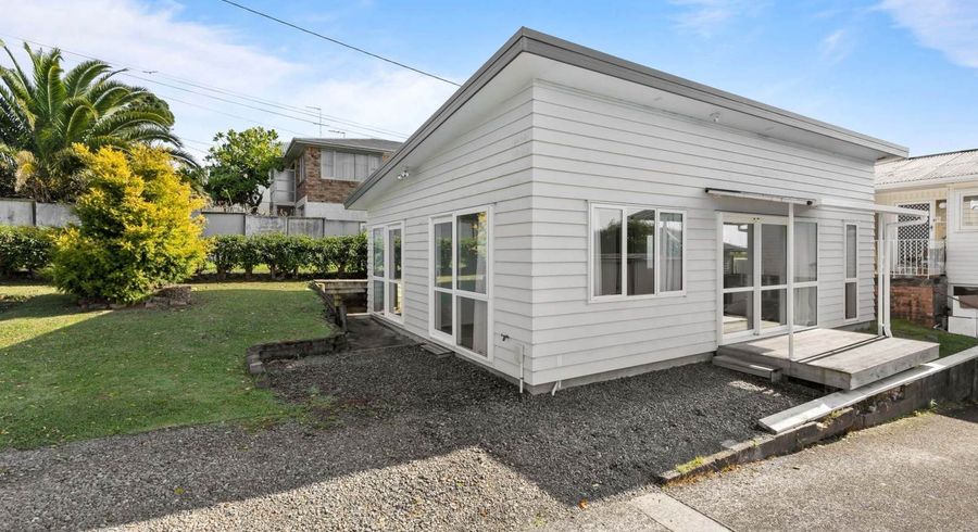  at 186a Chivalry Road, Glenfield, North Shore City, Auckland