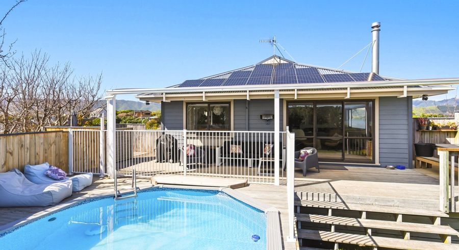  at 42 Hicks Crescent, Waikanae Beach, Waikanae