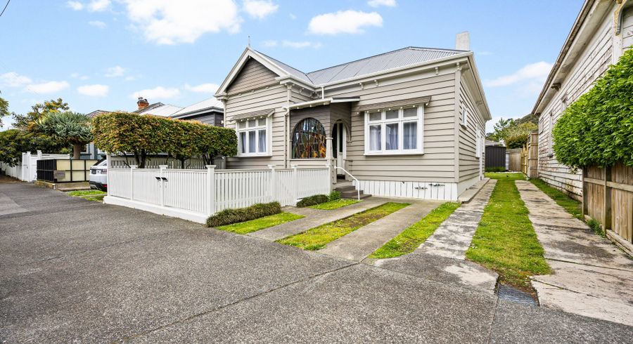  at 2/9 Essex Road, Mount Eden, Auckland City, Auckland