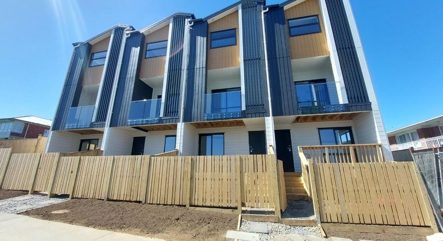  at 1/10 Newington Road, Henderson, Waitakere City, Auckland