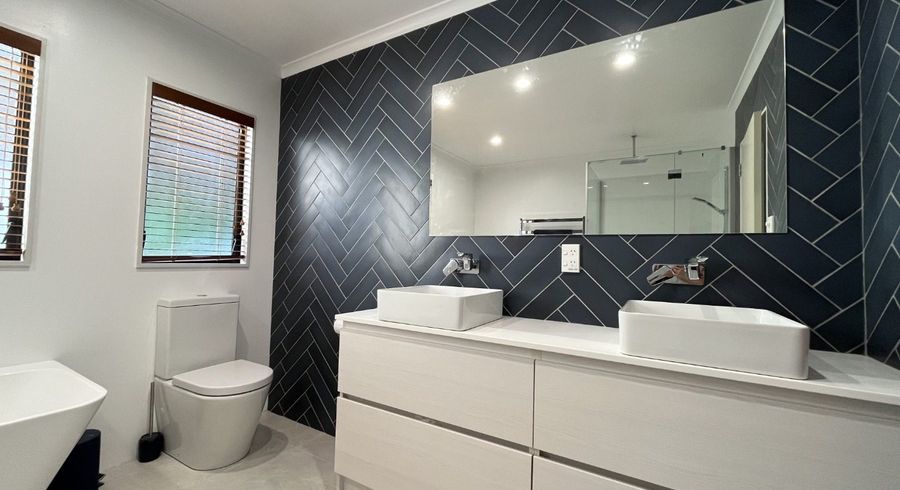  at 18 Pendennis Point, Camborne, Porirua