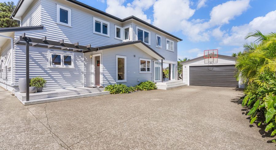  at 11 Chatham Avenue, Paremoremo, North Shore City, Auckland