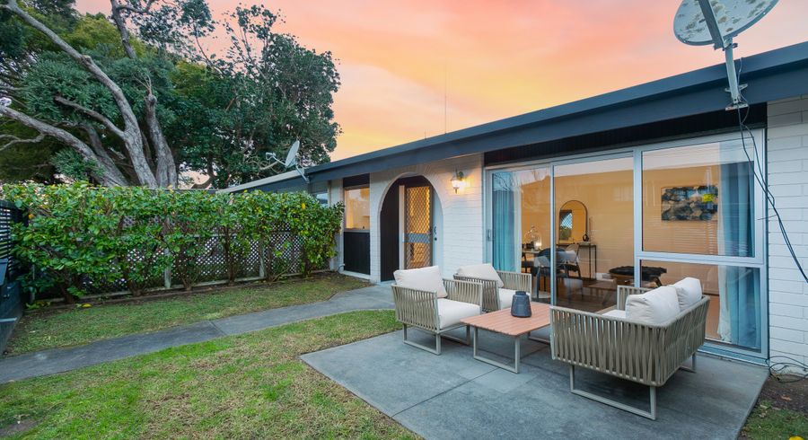  at 2/303 Point Chevalier Road, Point Chevalier, Auckland