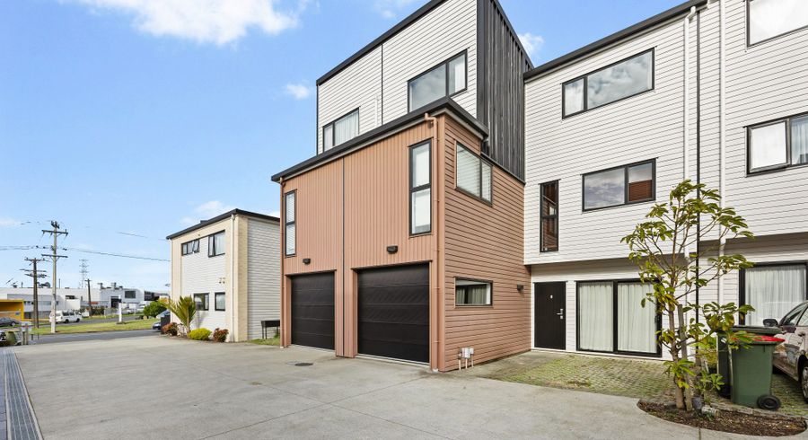  at 6 KORAMA LANE, New Lynn, Waitakere City, Auckland